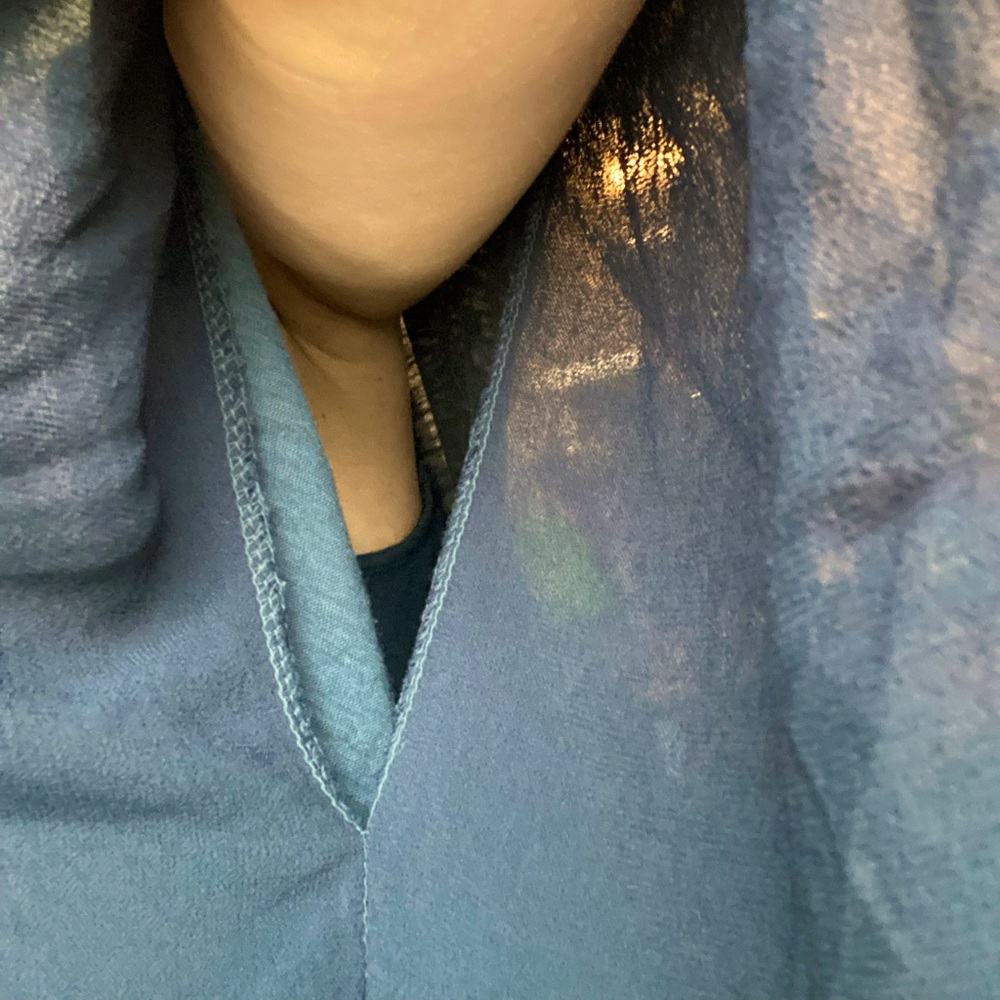 (4/$14) Dolman Flow Sleeve Key Hole Top - Picture 4 of 4